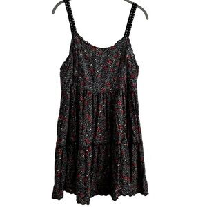 Urban Outfitters Hanna
Ditsy Floral Tiered Babydoll Mini
Sun Dress SZ L 🌹🖤